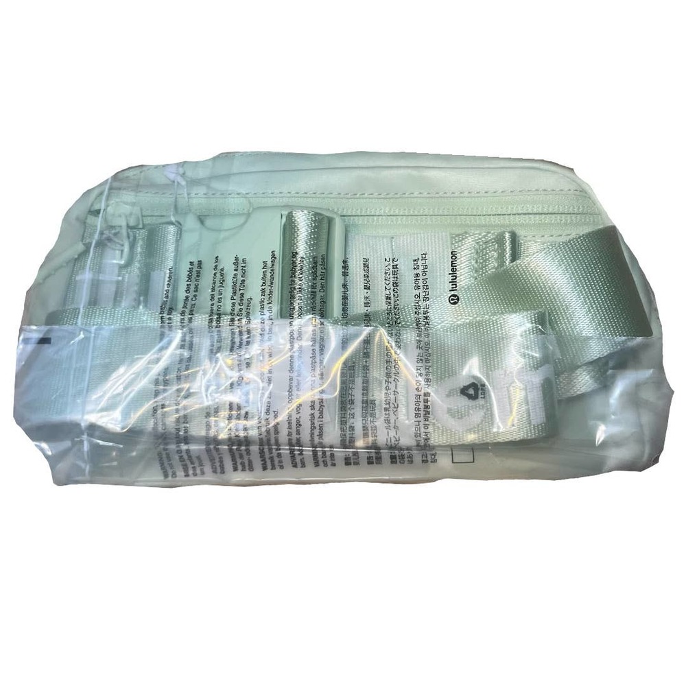*NWT* Lululemon Everywhere Belt Bag 1L in Kohlrabi Green/White - Picture 5 of 6